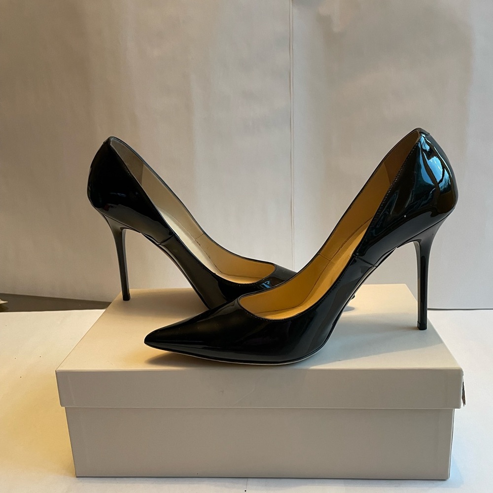Jimmy Choo Black Patent Leather 4”Heel Pumps Size 39 EUC